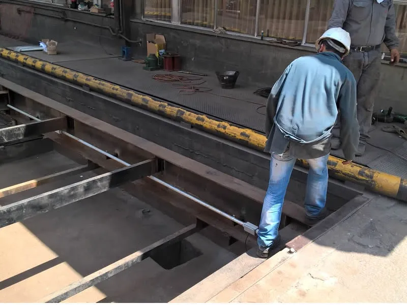 Montagem e reparo de balanças rodoviárias com pesos padrão e equipe técnica